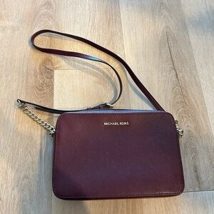 Michael Kors Jet Set Travel Medium E/W Saffiano Leather deep red